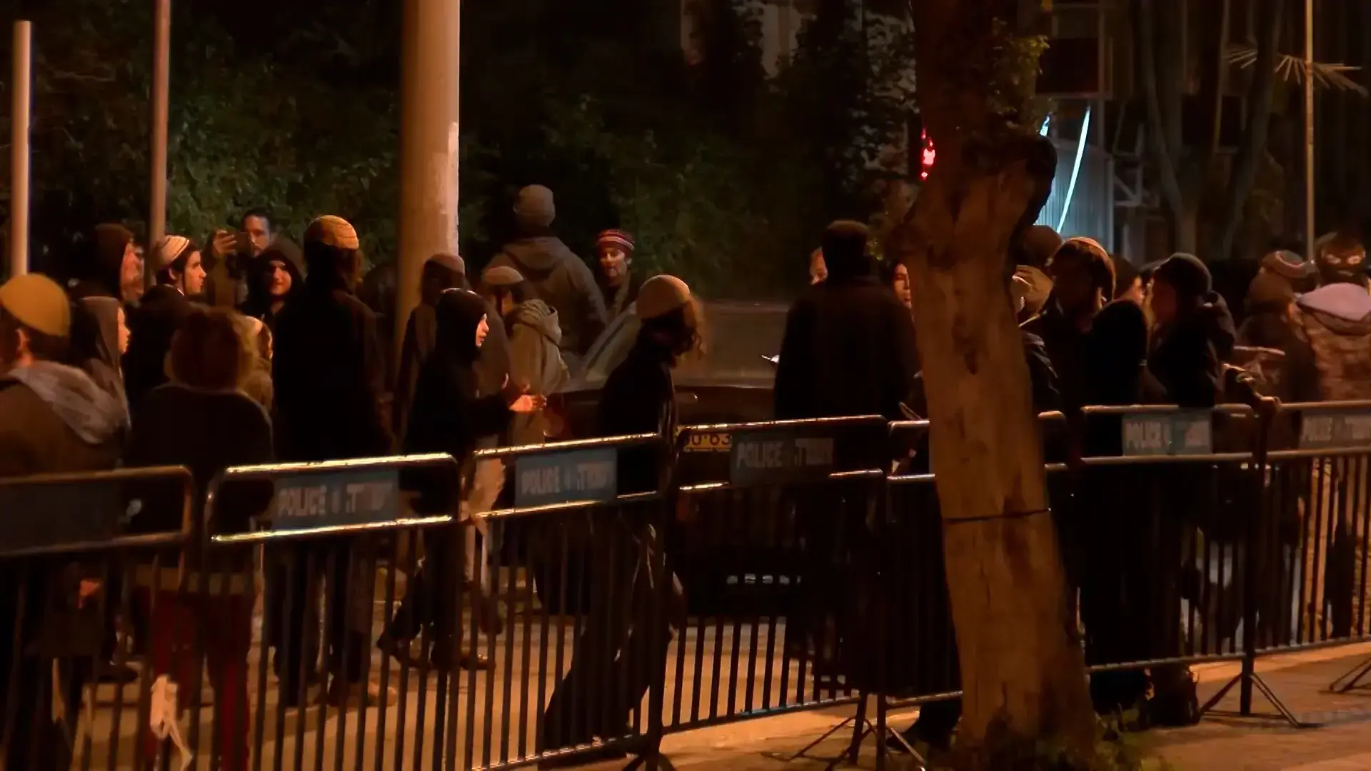 פרשת הטרור היהודי: עשרות בעצרת תמיכה בנער החשוד המוחזק במעצר