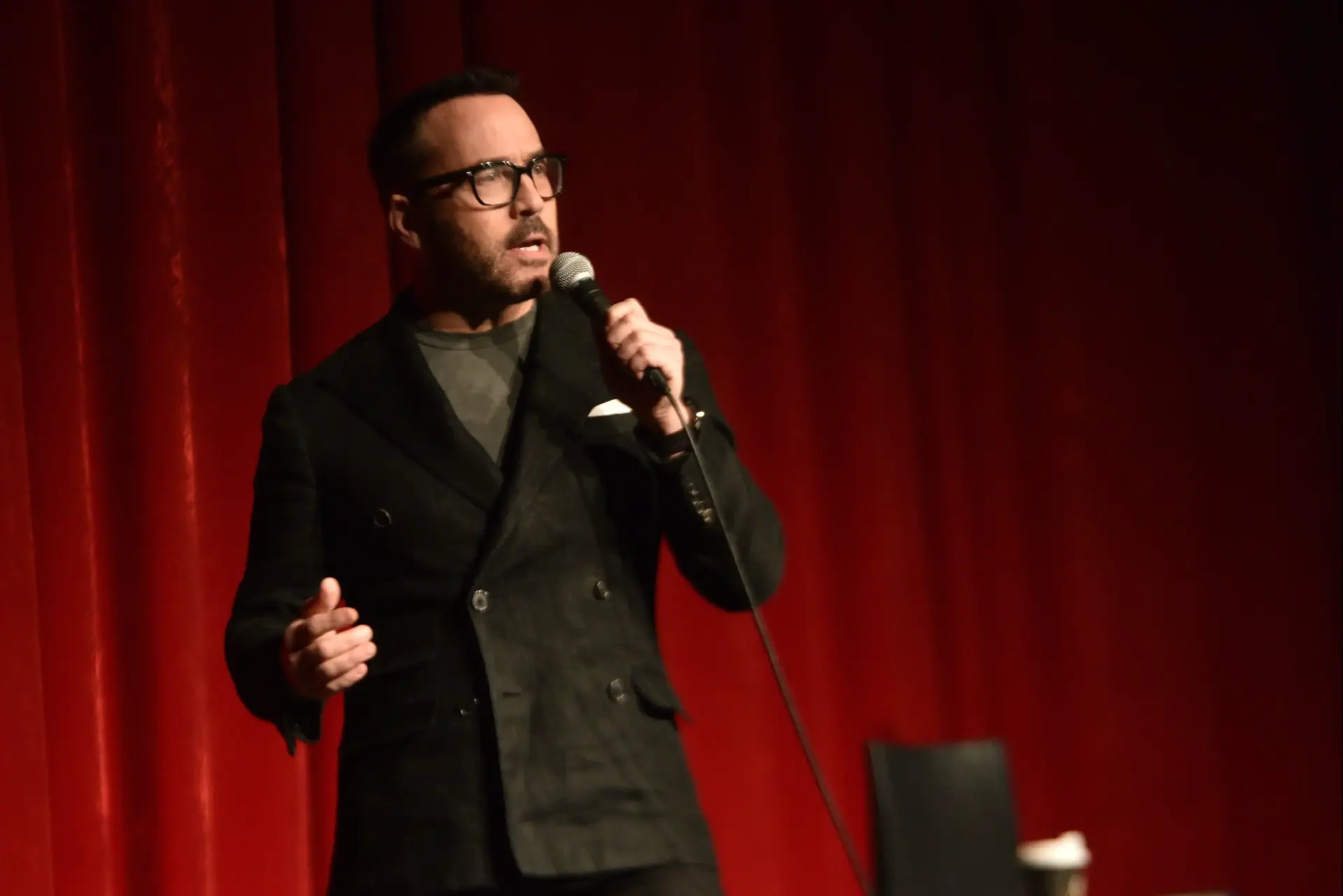 יותר ג'וני דרמה מארי גולד: האמת העצובה מאחורי החיוכים של ג'רמי פיבן בתל אביב