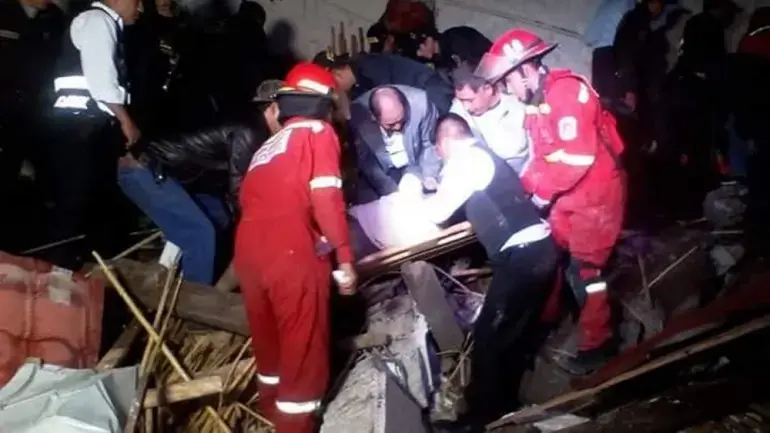 שיטפון של בוץ בזמן חתונה: 15 הרוגים במפולת שפגעה במלון בפרו