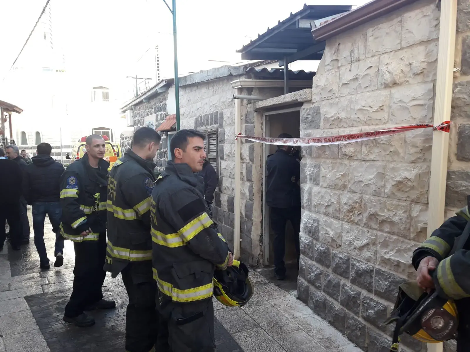 קשיש נהרג בשריפה בגליל; כבאים חילצו לכודים בנתניה ופתח תקווה