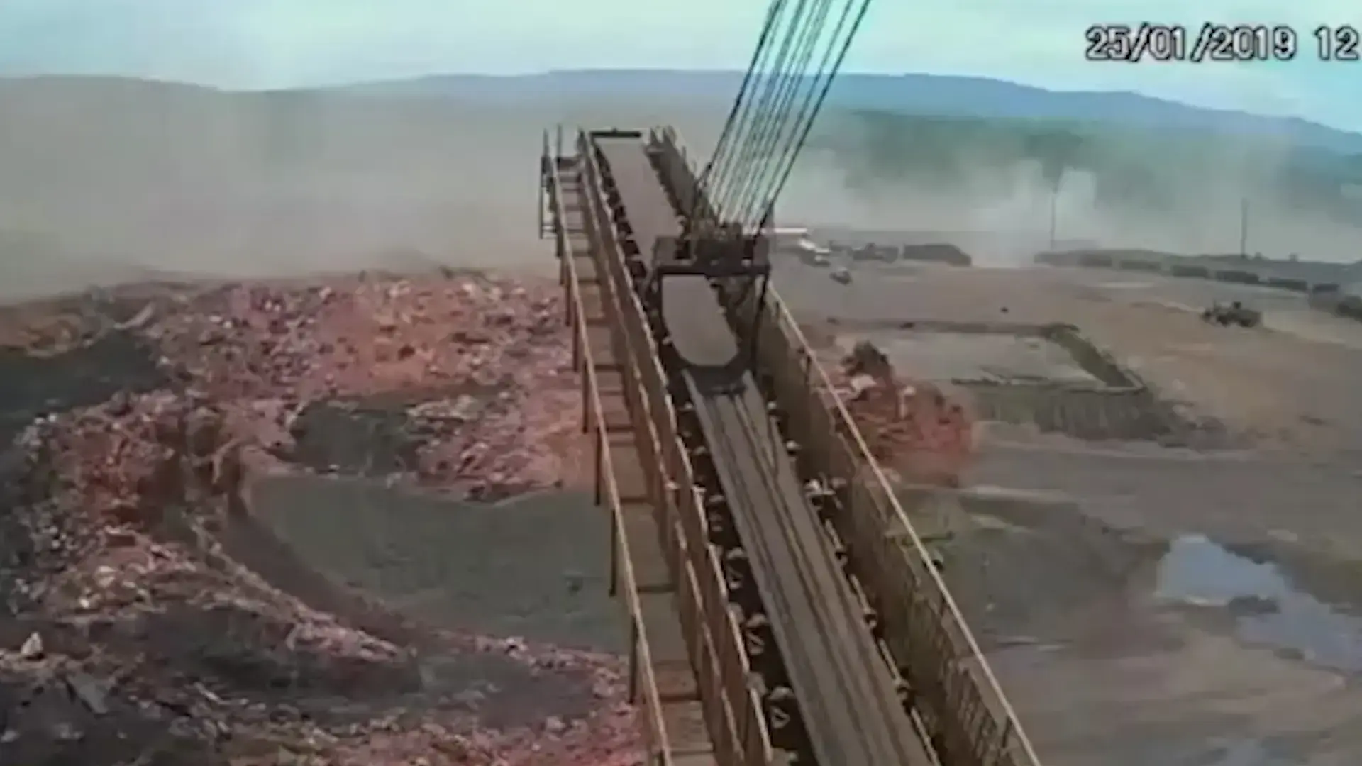 הסחף שהרג יותר ממאה בני אדם: תיעוד רגעי קריסת הסכר בברזיל
