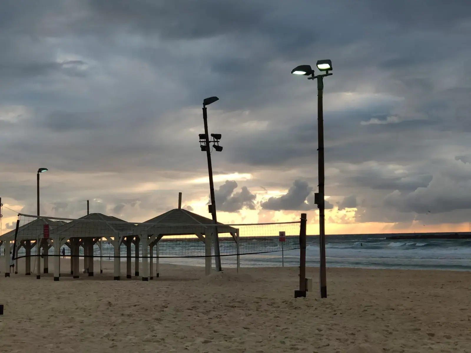 התחזית: מזג אוויר חם ויבש מהרגיל; החל ממחר - הגשם חוזר
