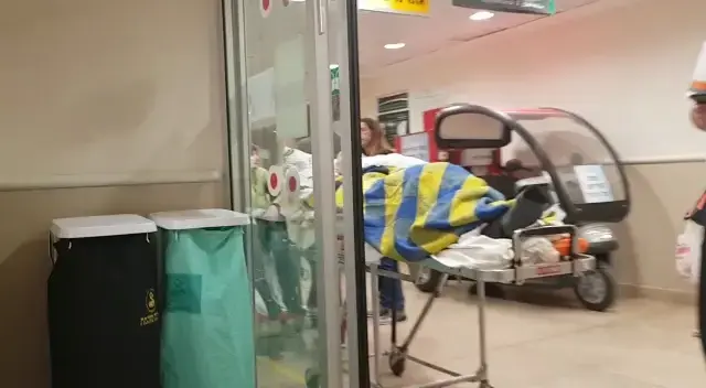 תיעוד: קשישים, אלונקות ונהגי אמבולנס מצטופפים בכניסה למיון