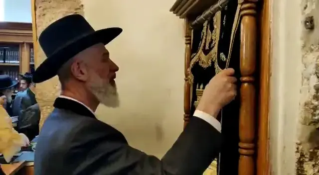 אחרי שחרורו: הרב מצגר בטקס תיקון שופרות "למנוע קטרוגים"