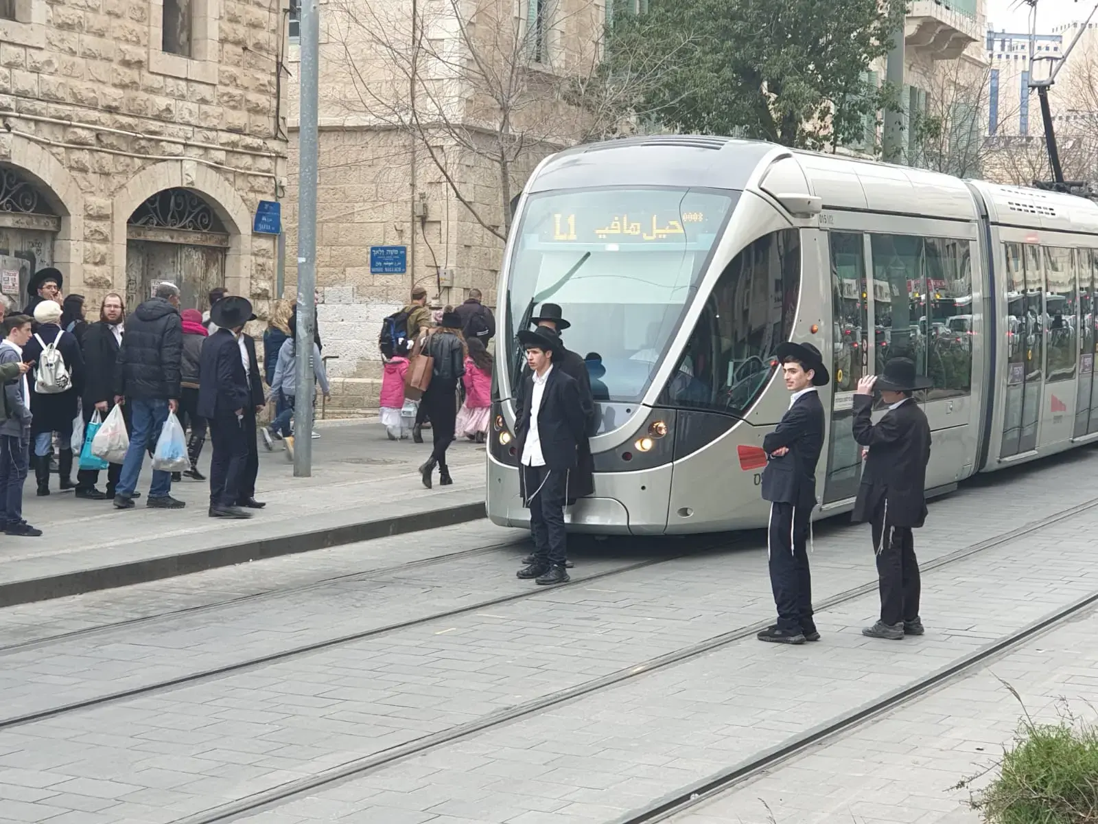 מחאת חרדים בי-ם: עצורים בעימותים עם המשטרה, כבישים נחסמו