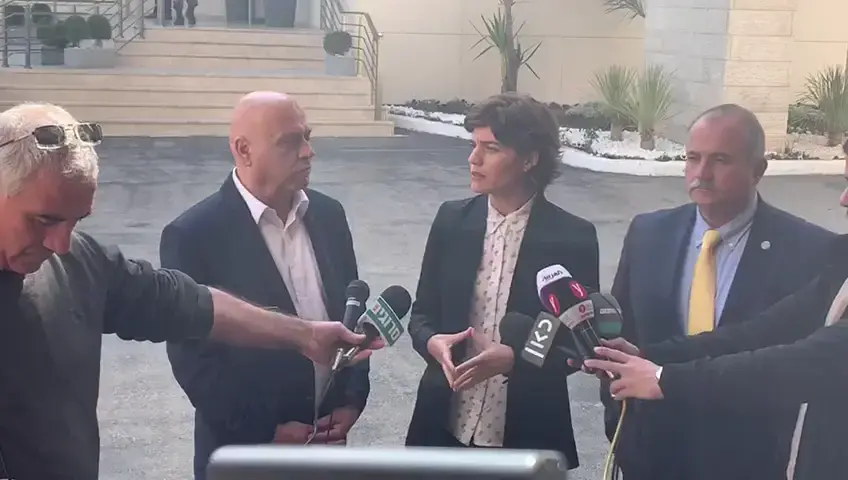 אבו מאזן מינה ראש ממשלה חדש, וקיצץ משכורות בשל ההקפאה של ישראל