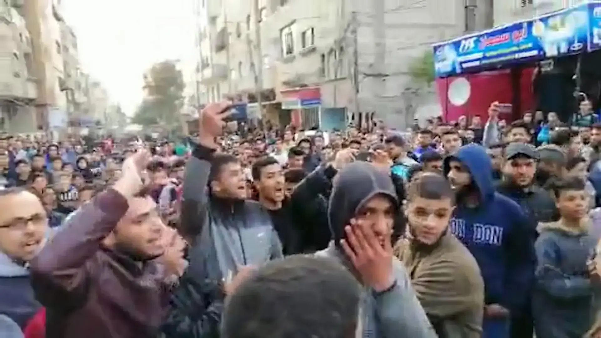 "להפיל את עבאס": הפגנות ברחבי הרצועה בגלל המצב הכלכלי
