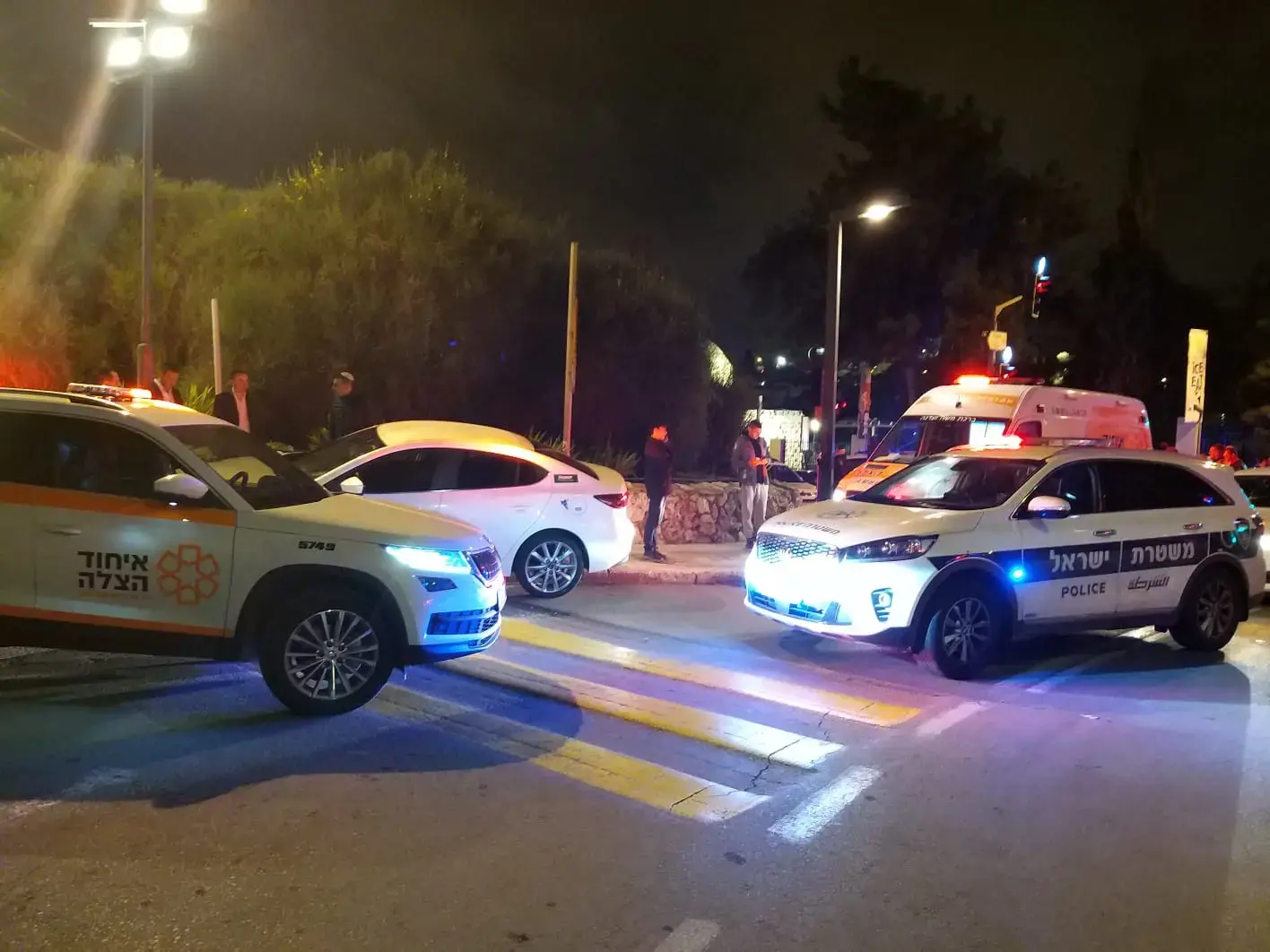 שני צעירים נפגעו מרכב סמוך לשער יפו בעיר העתיקה בי-ם; מצבם קל