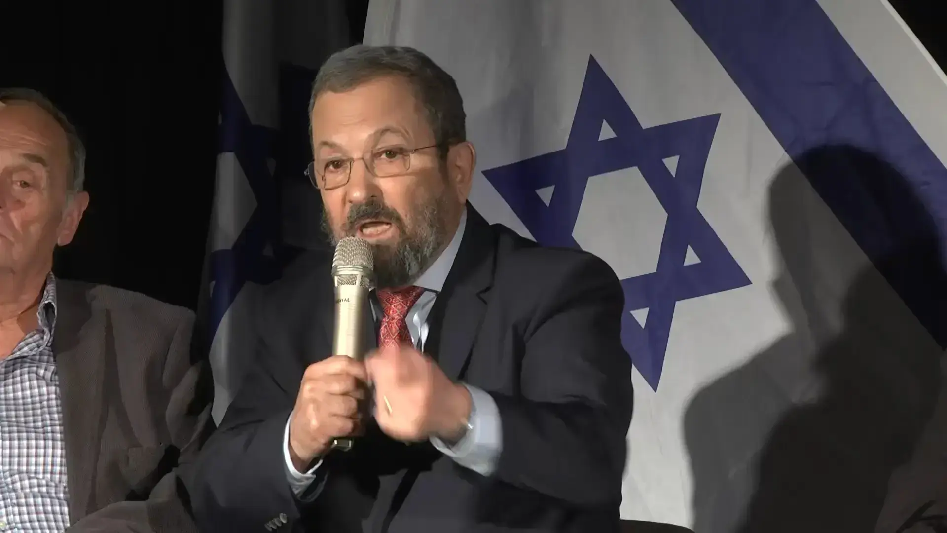 ברק על פרשת הצוללות: "רה"מ שקרן, כל ילד יודע - המלך הוא עירום"