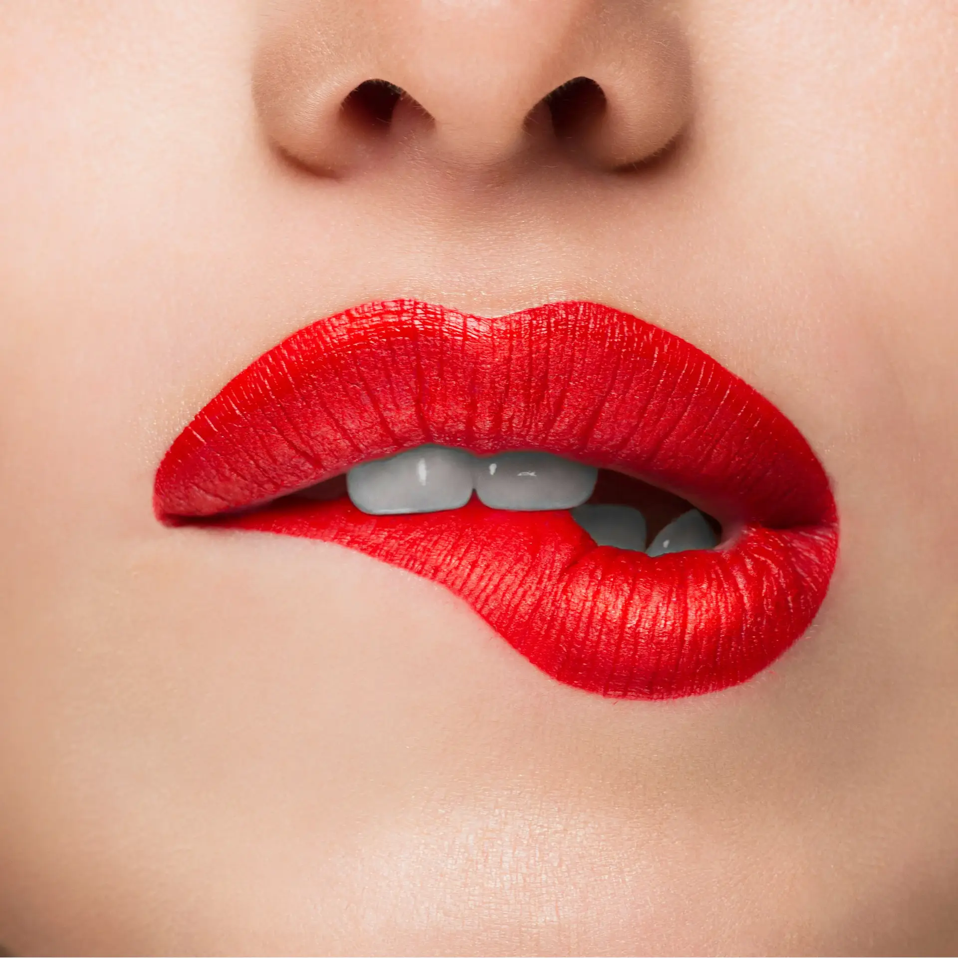 חושבת לעצב את השפתיים? כל מה שאת חייבת לדעת