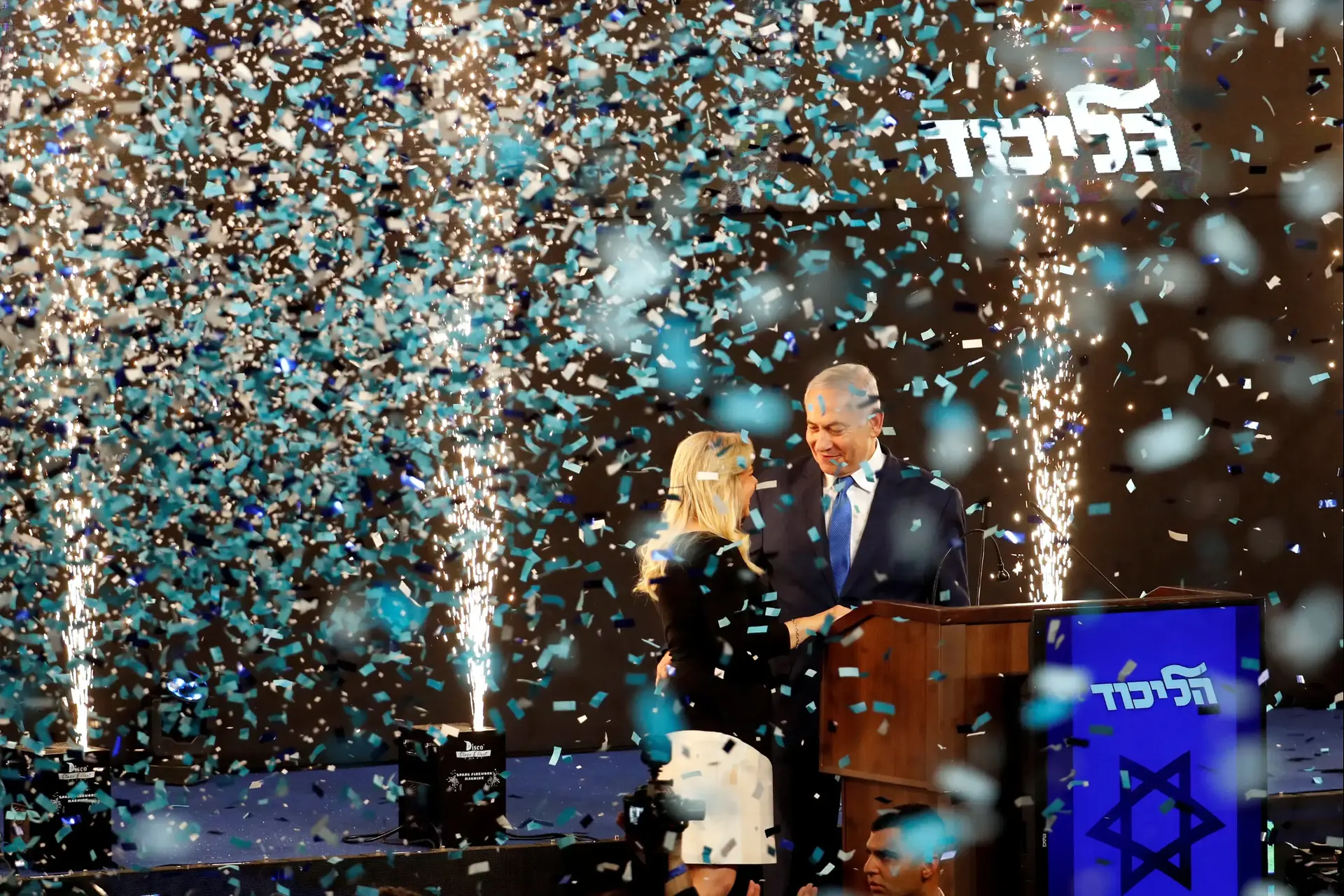 דגלים, דמעות ושתי חגיגות ניצחון | ליל הבחירות בתמונות