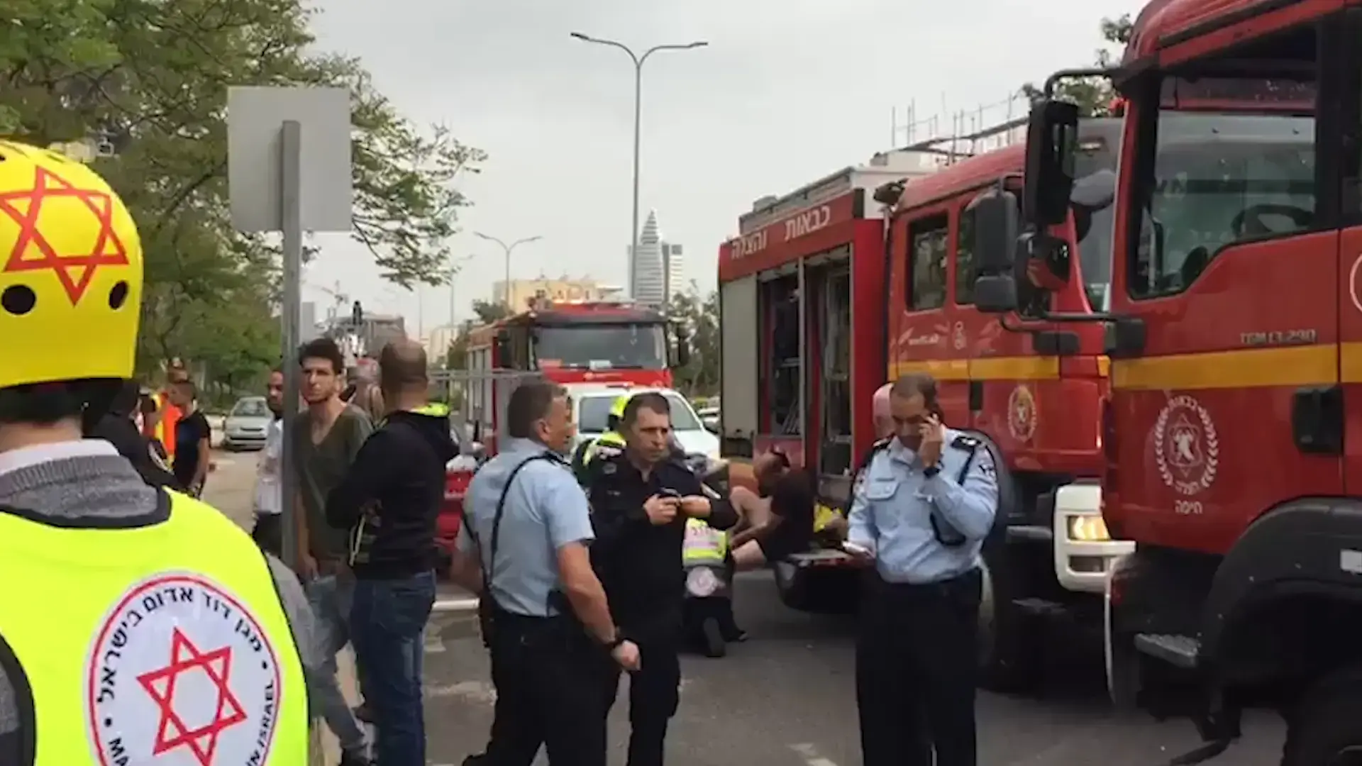 13 בני אדם נפגעו בשריפה בדירה בחיפה; מקור הדליקה - קצר חשמלי