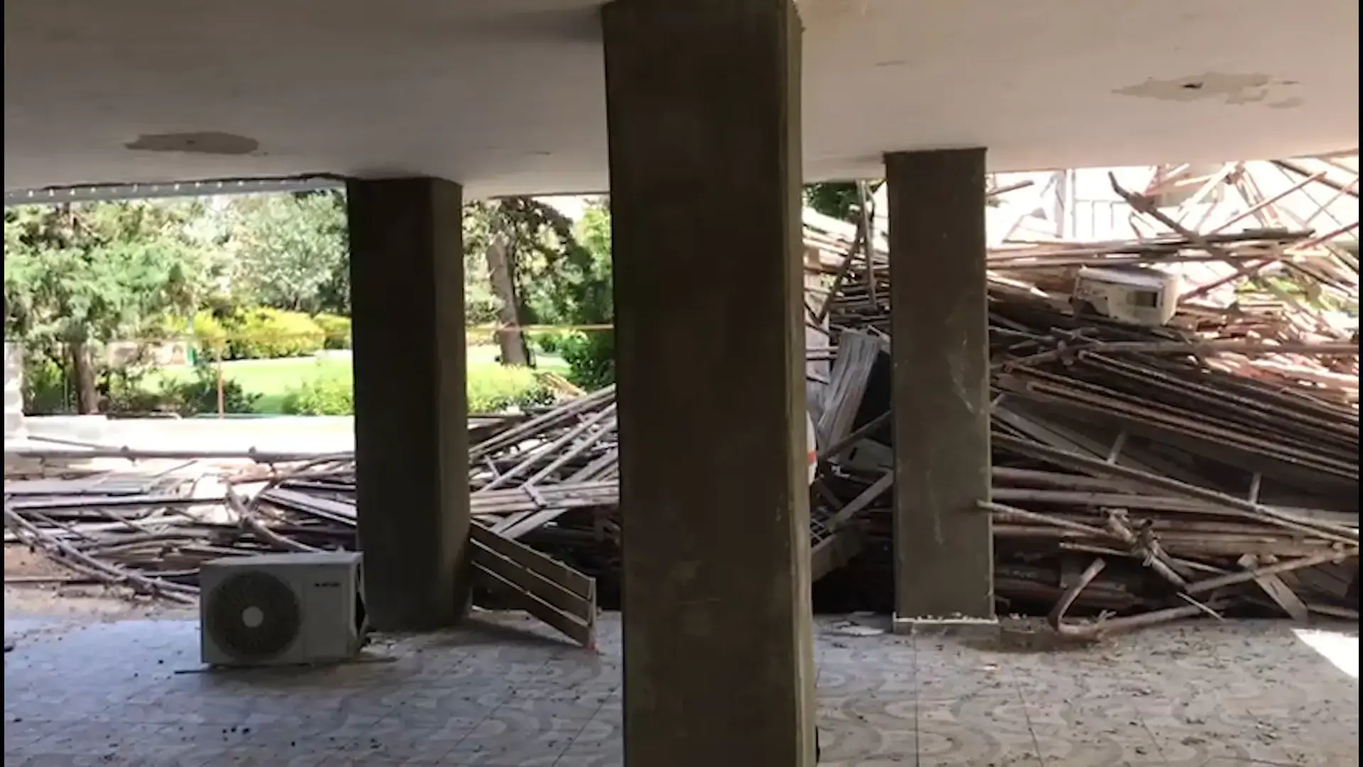פיגום קרס בבניין רב קומות בחיפה: פועל חולץ מת מההריסות