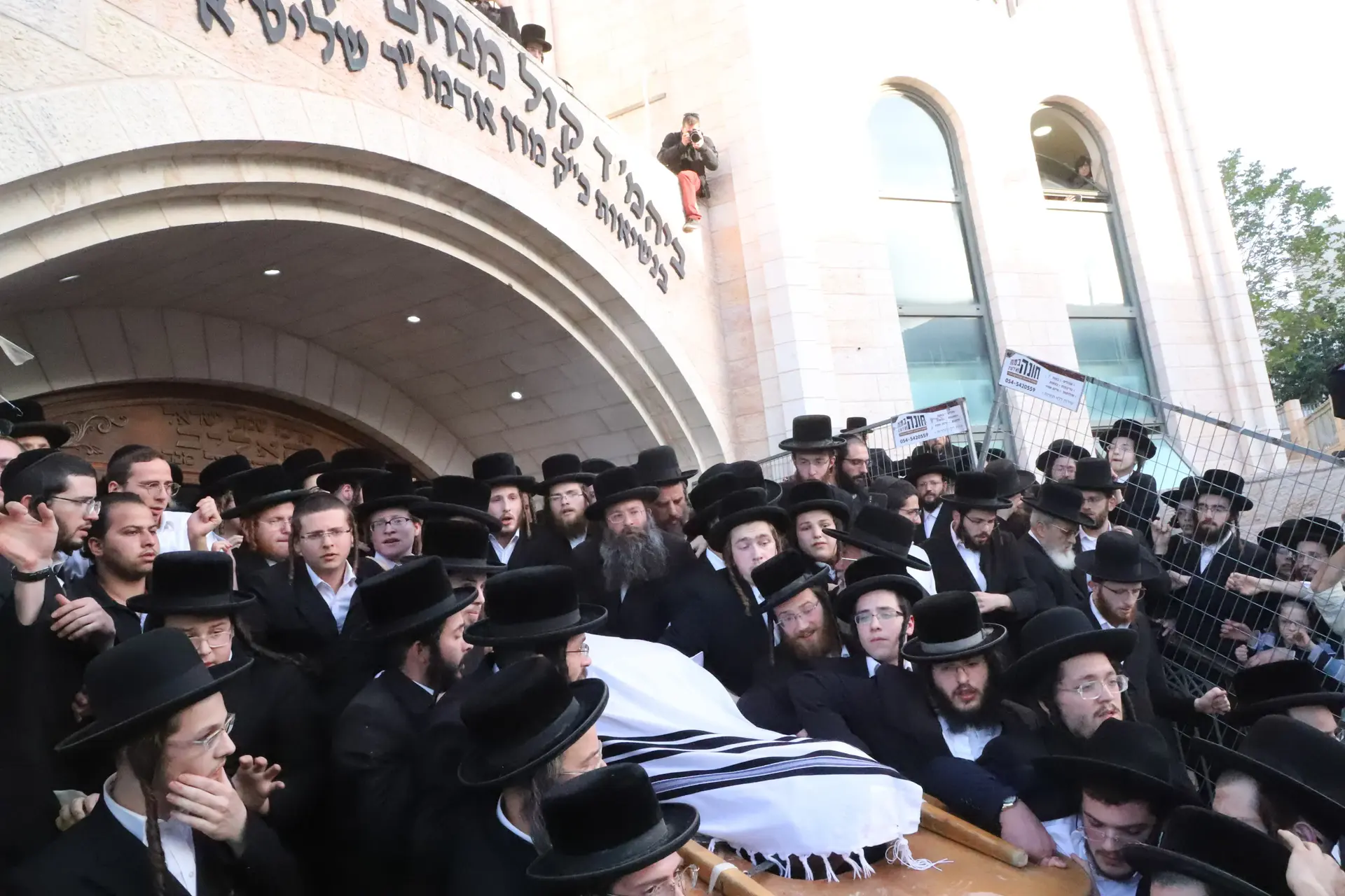 "הקדיש את חייו לזיכרון נספי השואה": האדמו"ר מקאליב נטמן בי-ם
