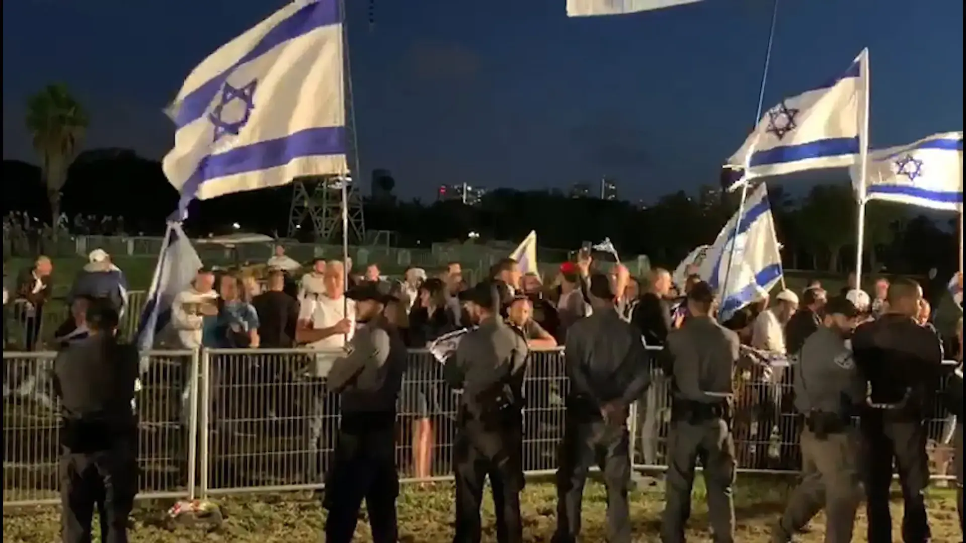 במקביל לקריאות "בוגדים": טקס הזיכרון הישראלי פלסטיני התקיים בת"א