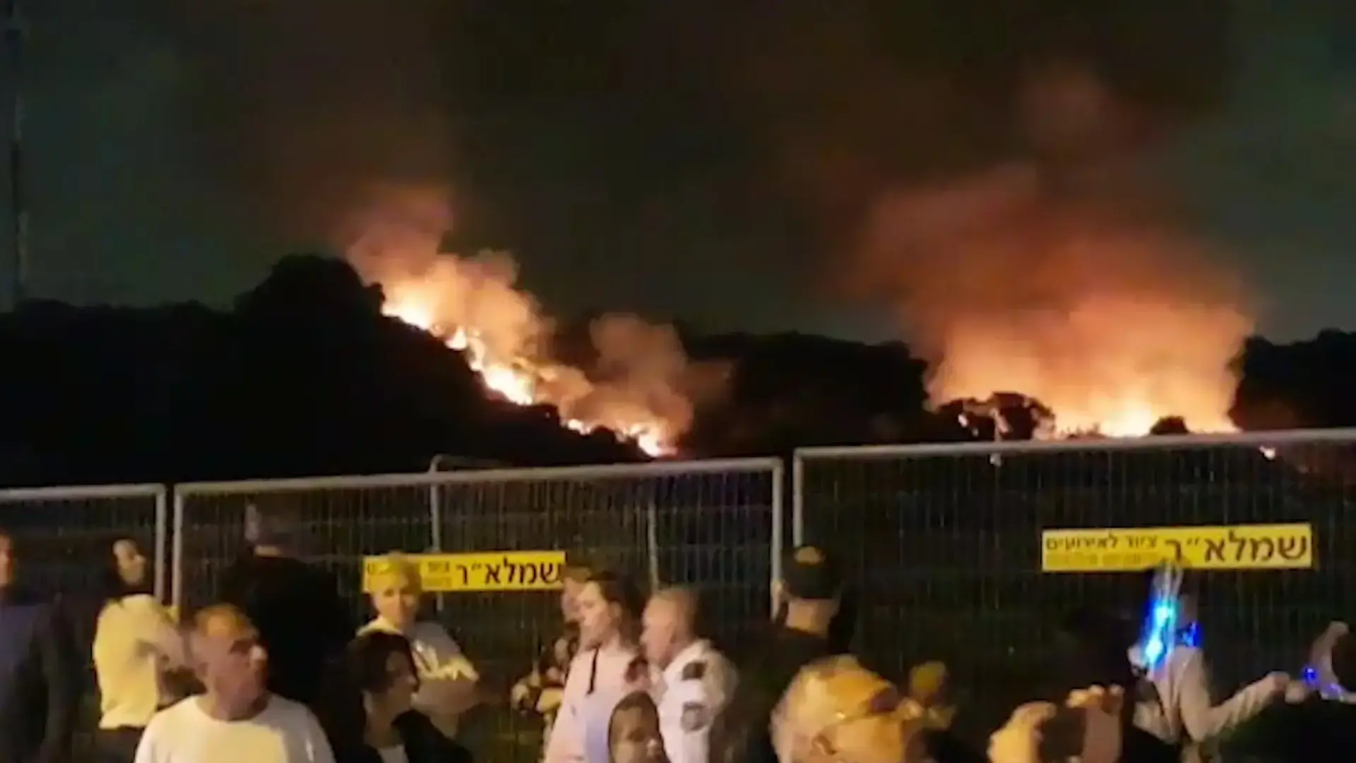 חגיגות עצמאות מסוכנות: זיקוקים הציתו שריפה בחולון | צפו