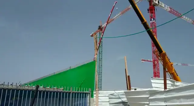המנוף פועל מעל גן הילדים: "המחשבה שיקרה אסון גומרת אותי"
