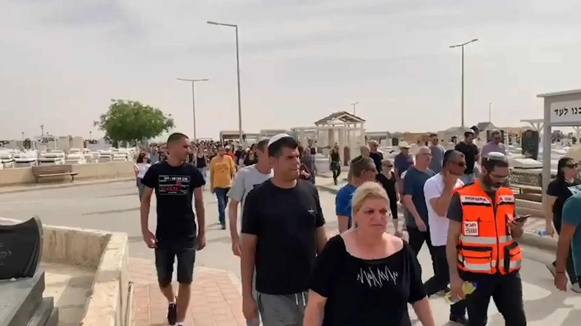 "דמות להערצה": מאות ליוו למנוחות את שירן סאעת שמתה בבאר שבע