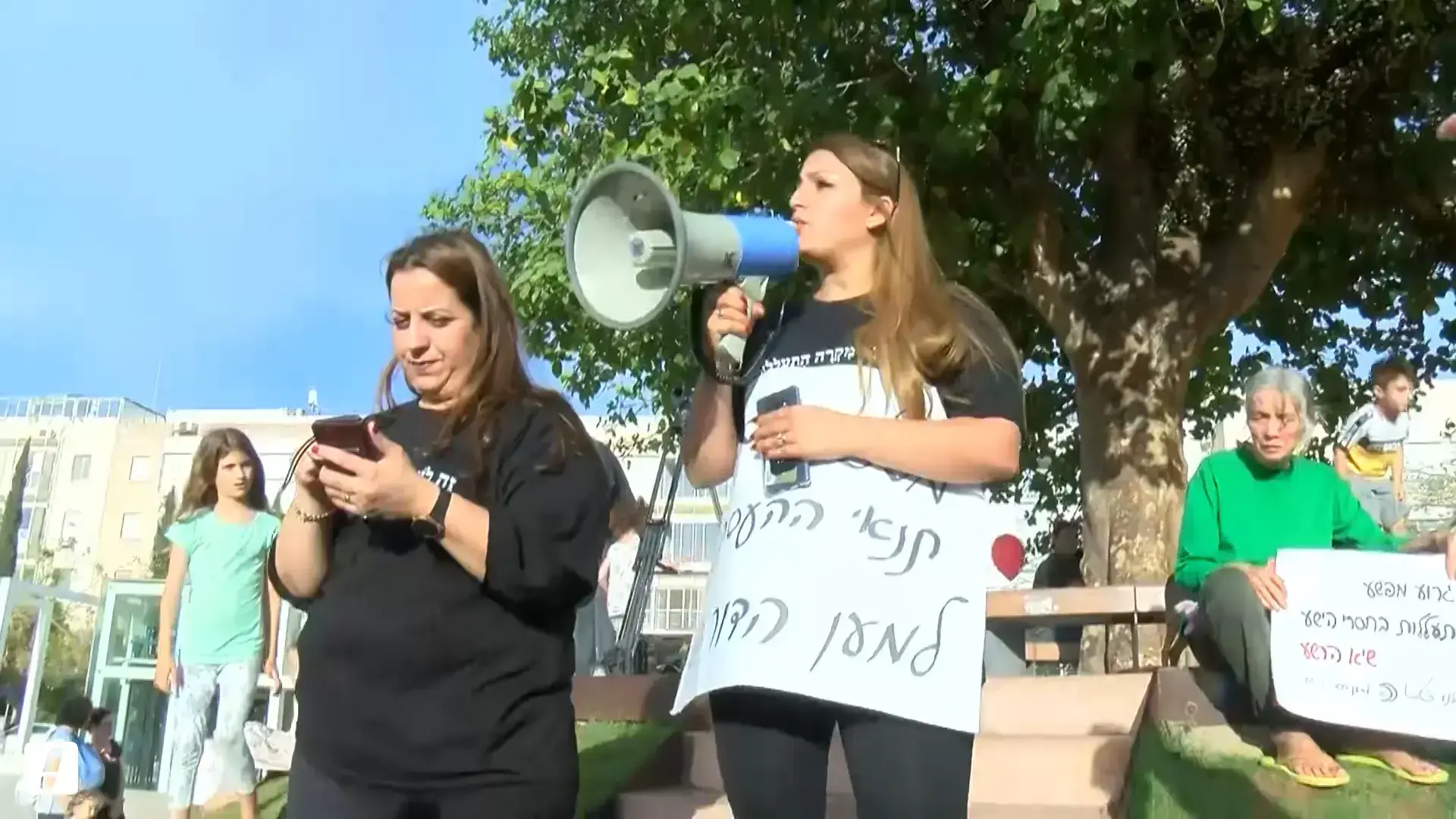 "מצב חירום": הורים הפגינו בת''א להחמרת הענישה במטפלות מתעללות
