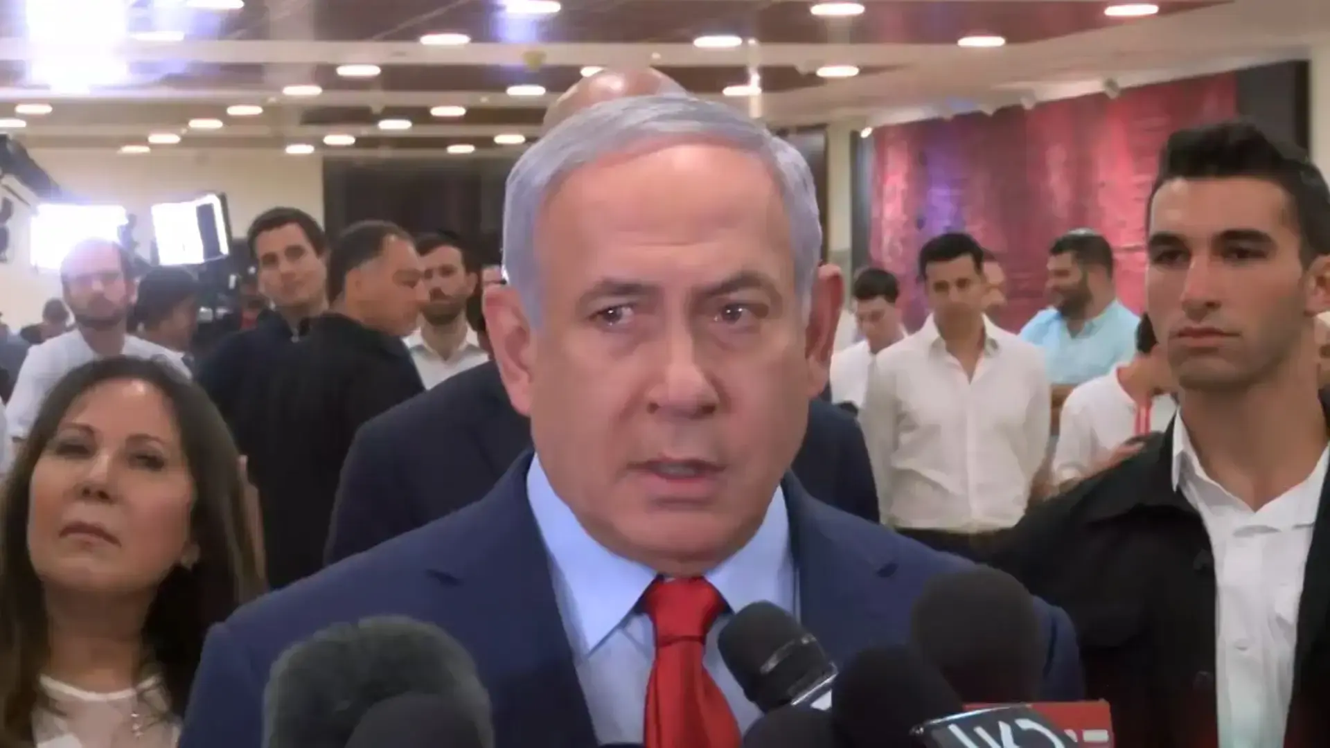 הישרדות VIP דבילים: כשהפרשנות של עמית סגל פוגעת בול