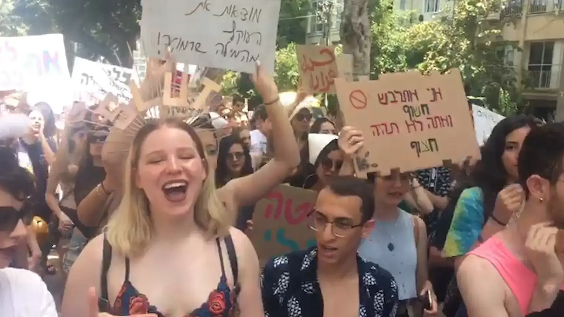 "המדינה נותנת פטור לאנסים": אלפים השתתפו בצעדת השרמוטות בת"א
