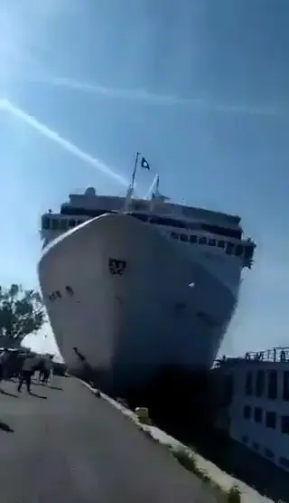 ספינת תענוגות התנגשה בסירה בעיר ונציה; ארבעה נפצעו