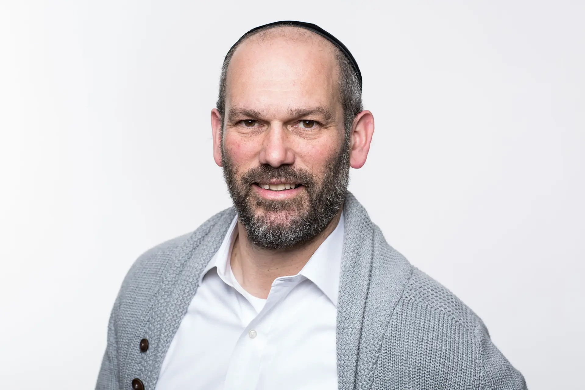 לאחר סערת כיסוי העיניים יונתן רזאל שר: "הבט ושא עיניך"