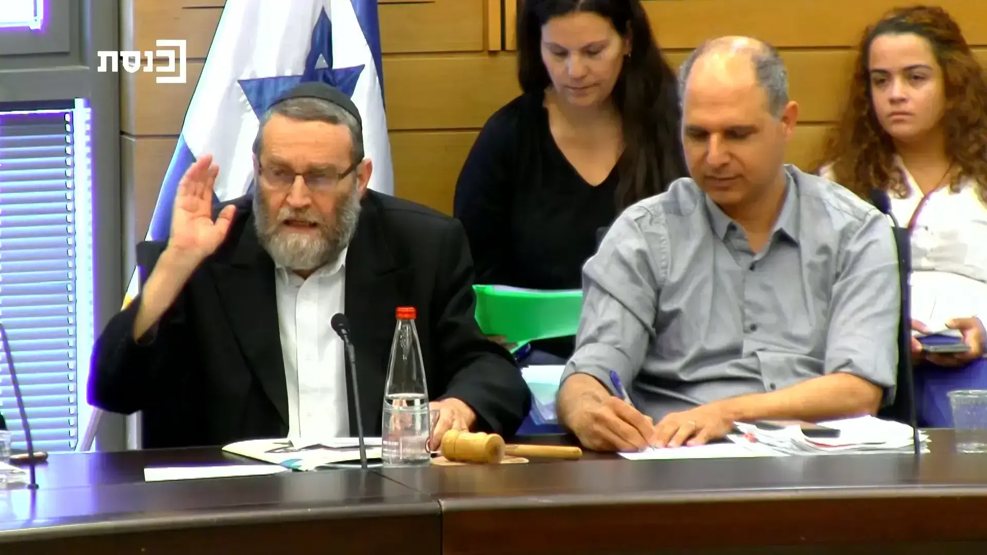 סגירת שדה דב: נתניהו וסמוטריץ' בדיונים; בהסתדרות מאיימים בעיצומים