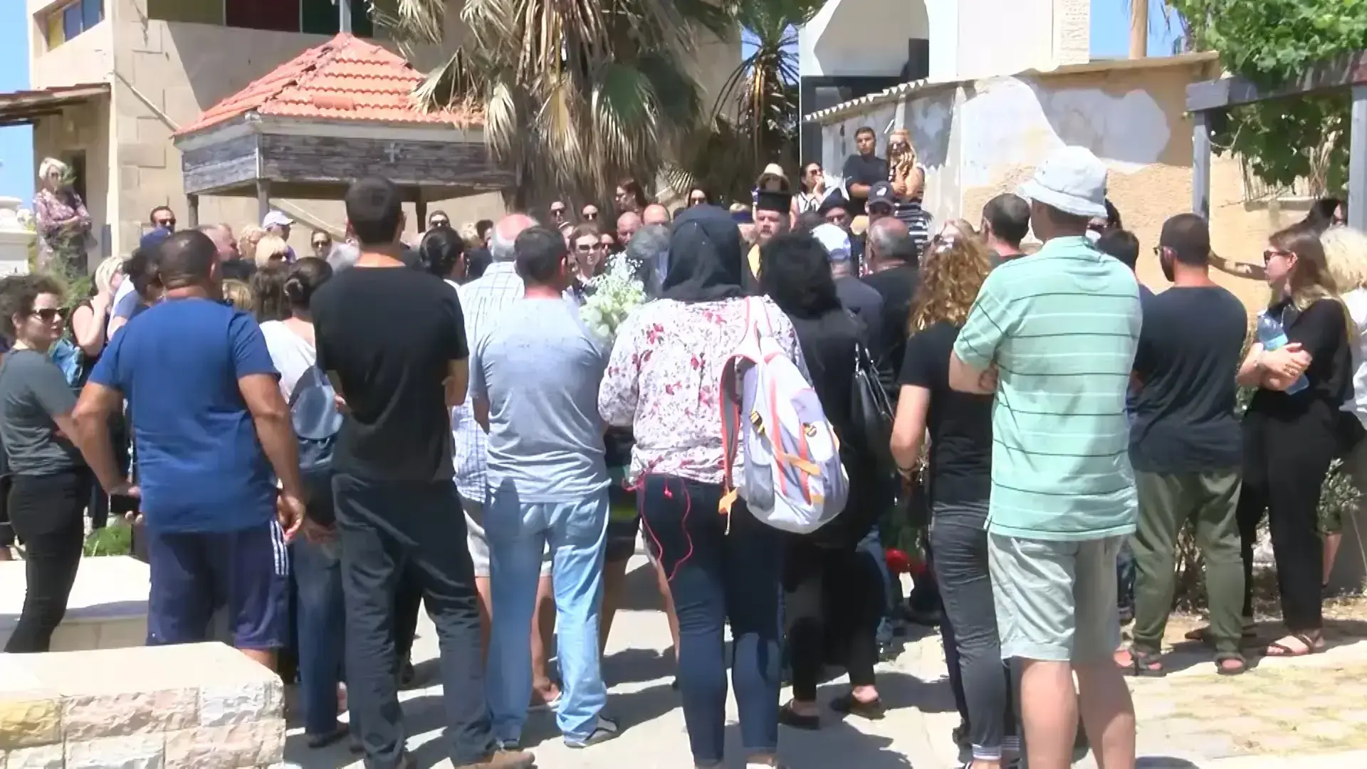 "ילד של אהבה": טימופי בן ה-9 שנפל מצוק בחוף בבת ים הובא למנוחות