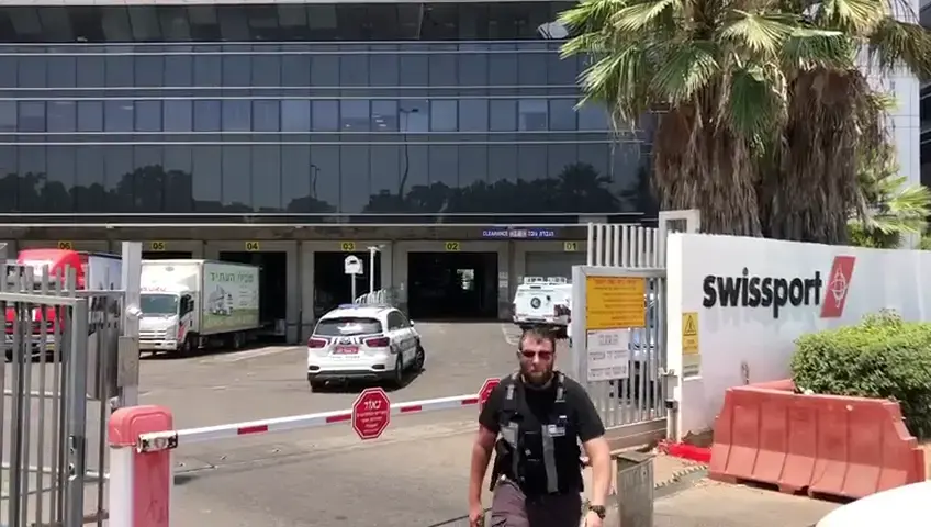 תאונה ליד נתב"ג: הרוג ופצוע קשה מפגיעת מלגזה שנפלה ממתקן הרמה