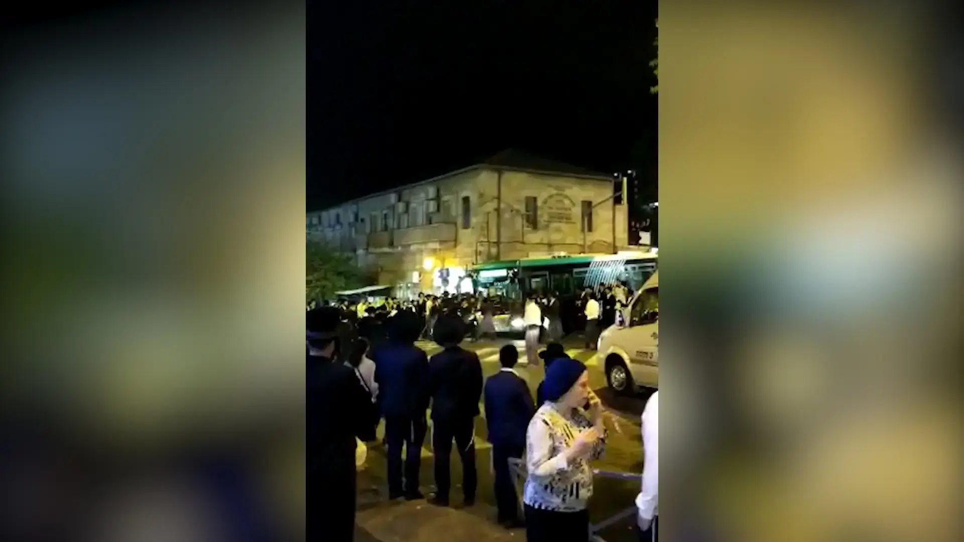 חוסמים את האוטובוס, שדוהר בנסיעה: תיעוד מהפגנת חרדים בי-ם