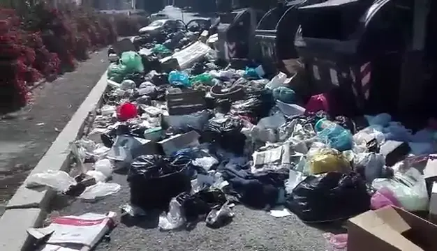 "הפכנו לעולם שלישי": רומא שוקעת תחת ערימות הזבל