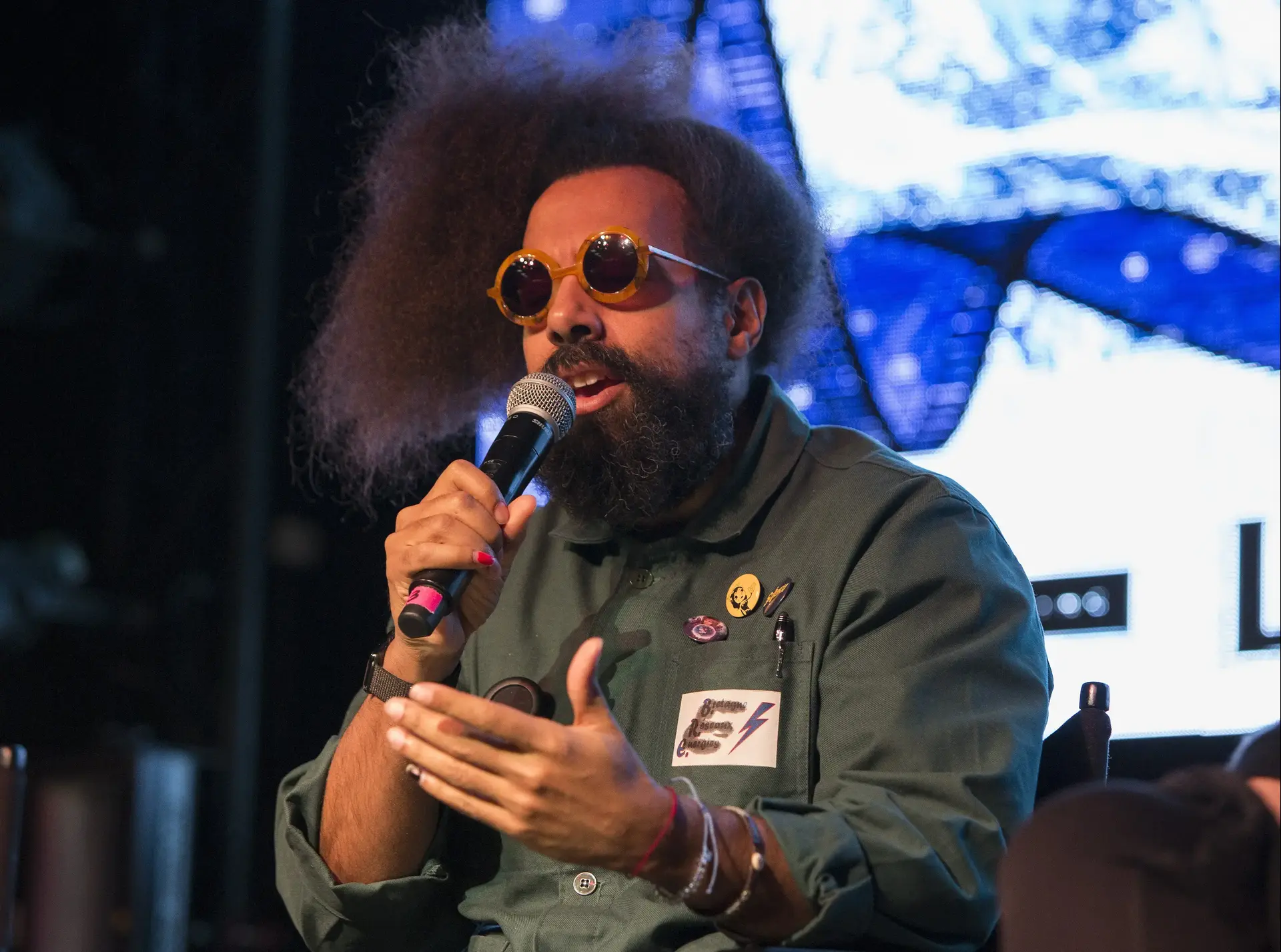 לפעמים דאדאיזם זה סתם שעמומיזם: מופע האלתורים המצליח של רג'י ווטס פשוט לא עבד בתל אביב
