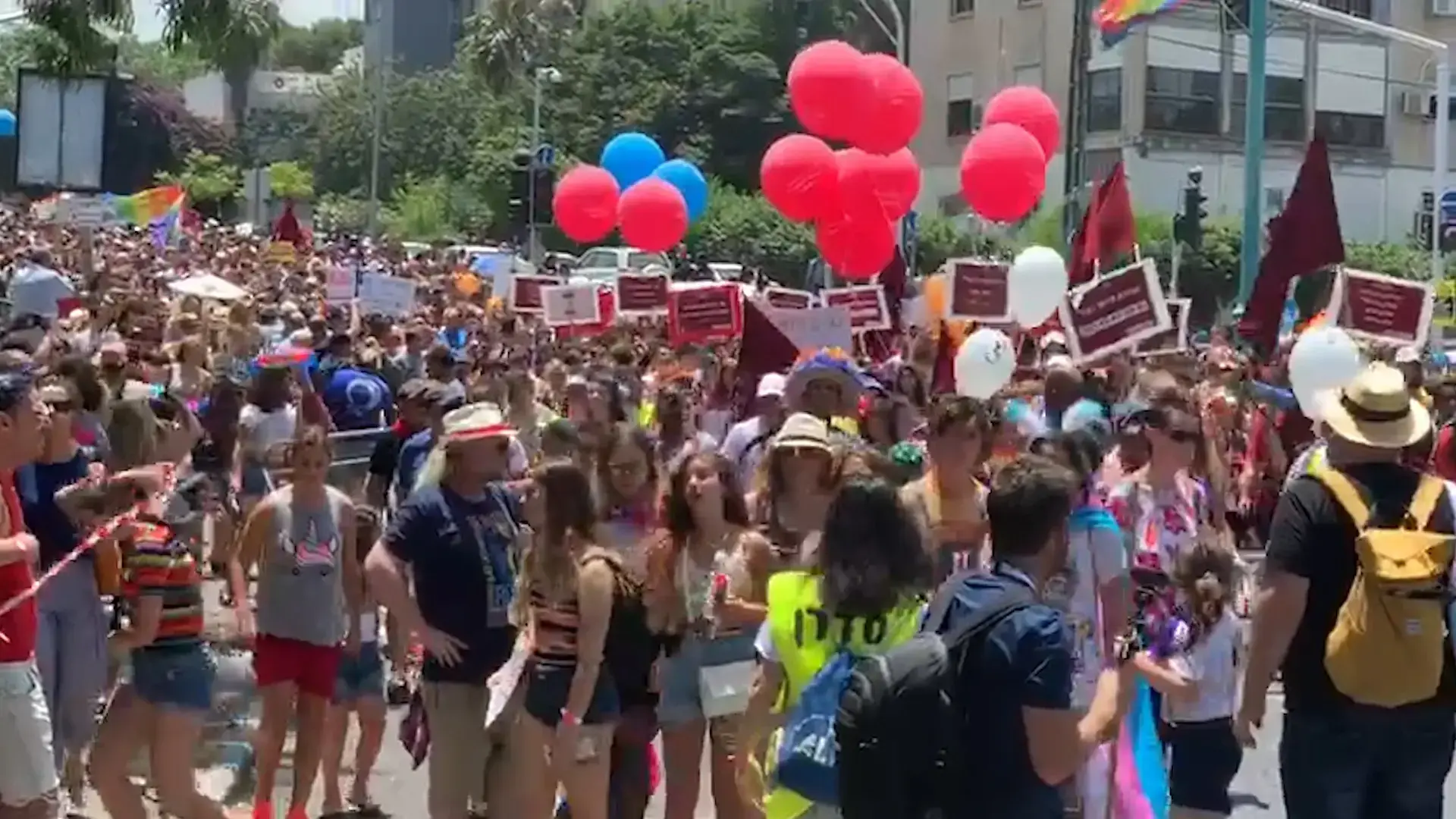 "צאו מהמרפסת הקהילה כועסת": אלפים השתתפו במצעד הגאווה בחיפה