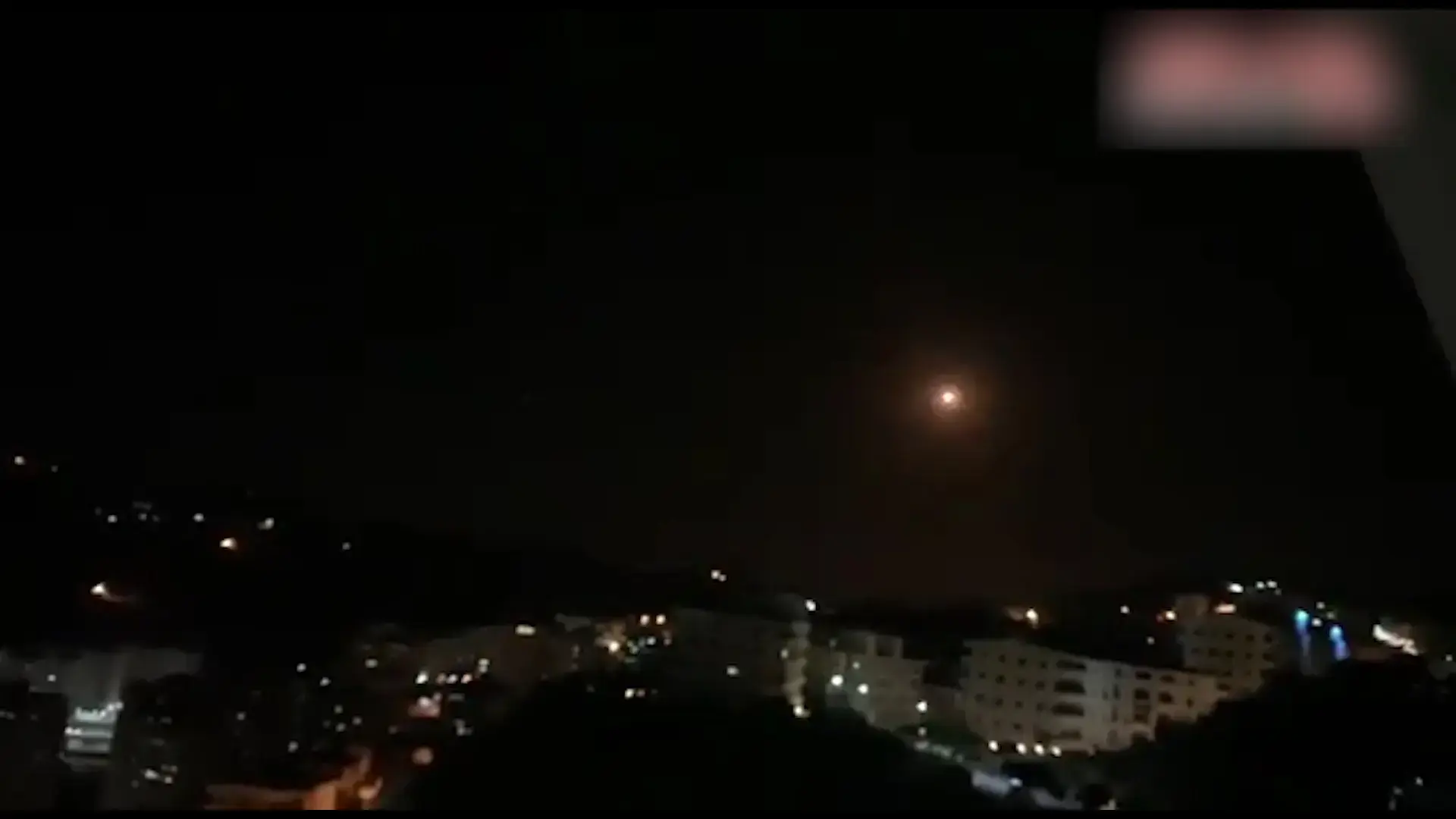 התקיפות בסוריה: "16 הרוגים, בהם ילדים ולוחמים זרים, בהפצצות ישראל"
