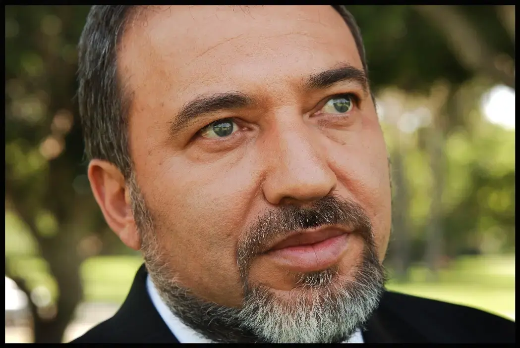 הדוקו הטרי על ליברמן מציג אותו כשילוב של איירון מן, באטמן וסופרמן