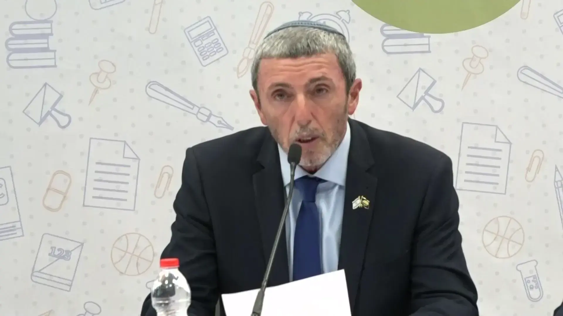 דיפלומטיה, ארכיאולוגיה, רפואה: המגמות המפתיעות בתיכונים