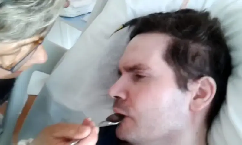 אחרי שנותק מהמכונות: מת סמל המאבק על הזכות למות בצרפת