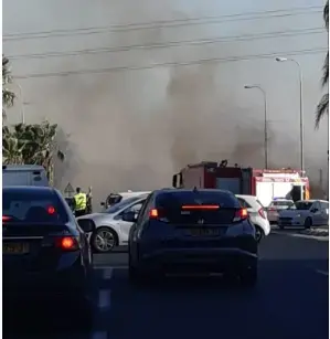 בעקבות שריפת קוצים גדולה: כביש 40 נחסם באזור צומת ירקונים