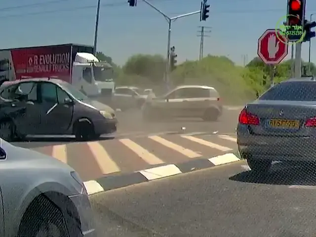 בן 81 נהרג מפגיעת אוטובוס בבת ים - ובמשטרה בודקים: האם הנהג חצה באור אדום?