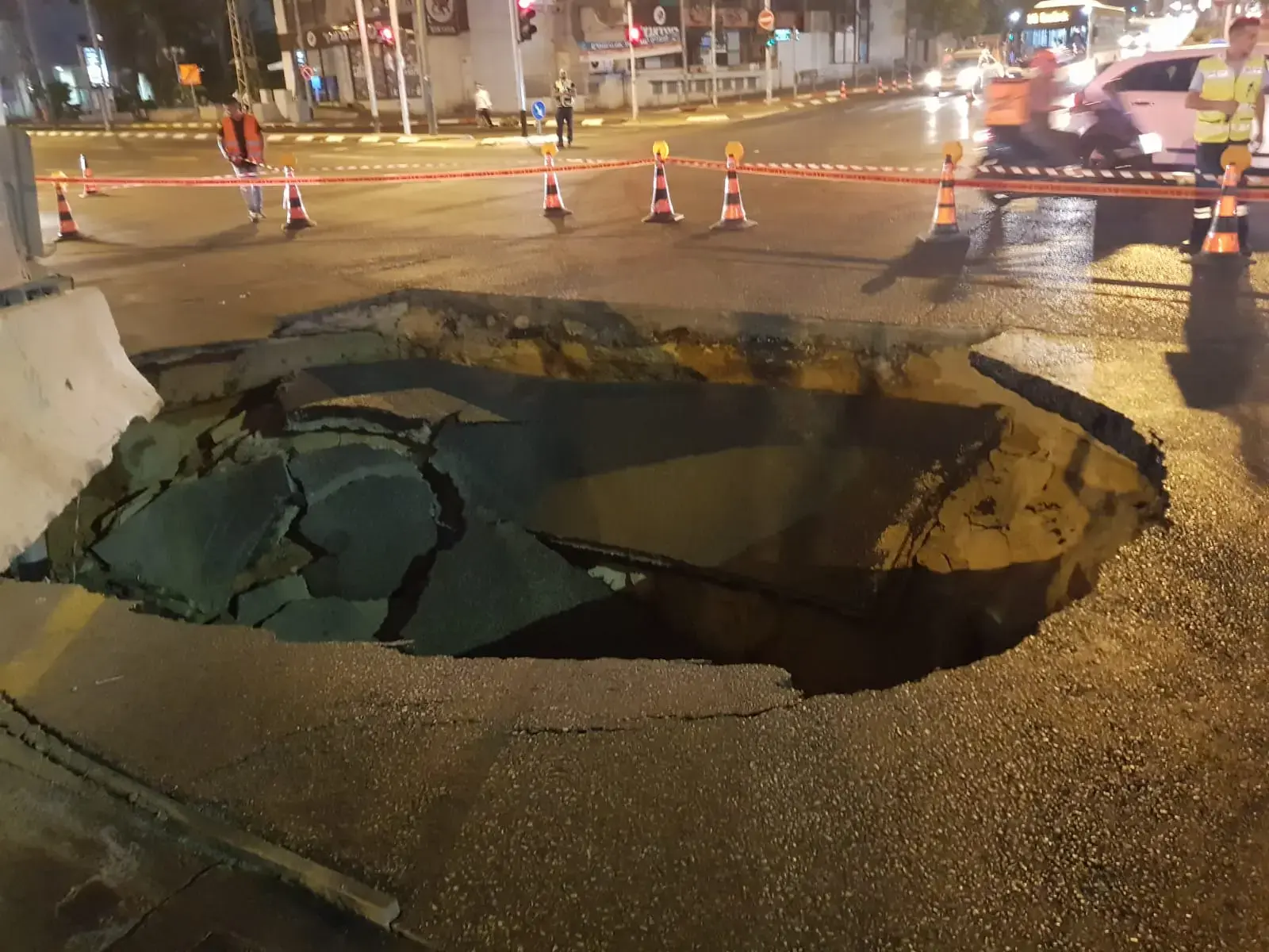 בולען נפער בגבול רמת גן-בני ברק; שיבושי תנועה במקום