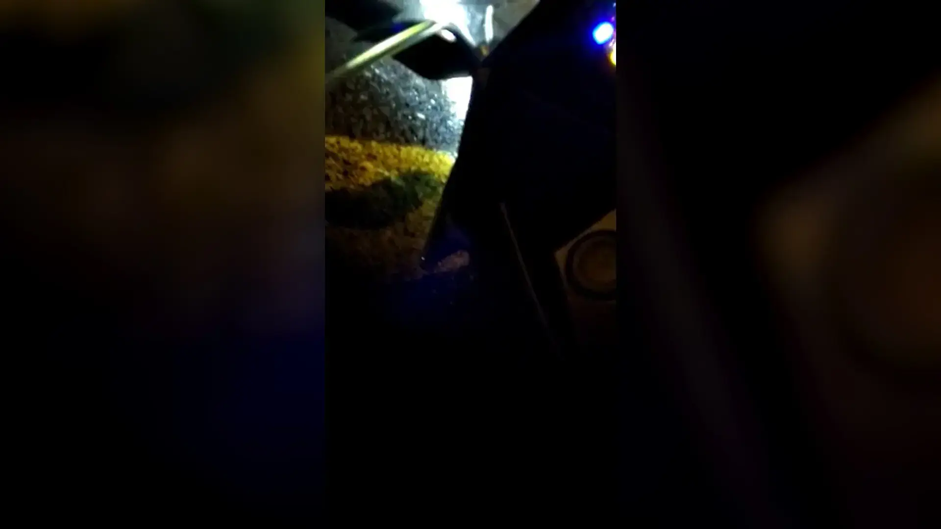 מתחרה על הכביש - ופוגע ברוכב אופנוע | תיעוד ההתפרעות בדרכים