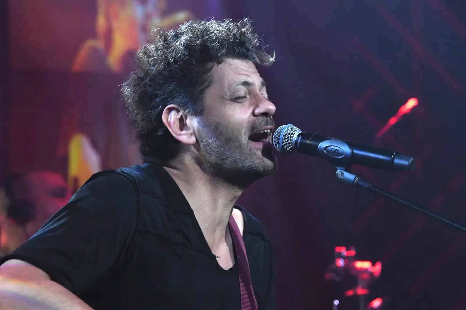למקרה שפספסתם: ההופעה המלאה של אמיר דדון באולפן וואלה! NEWS