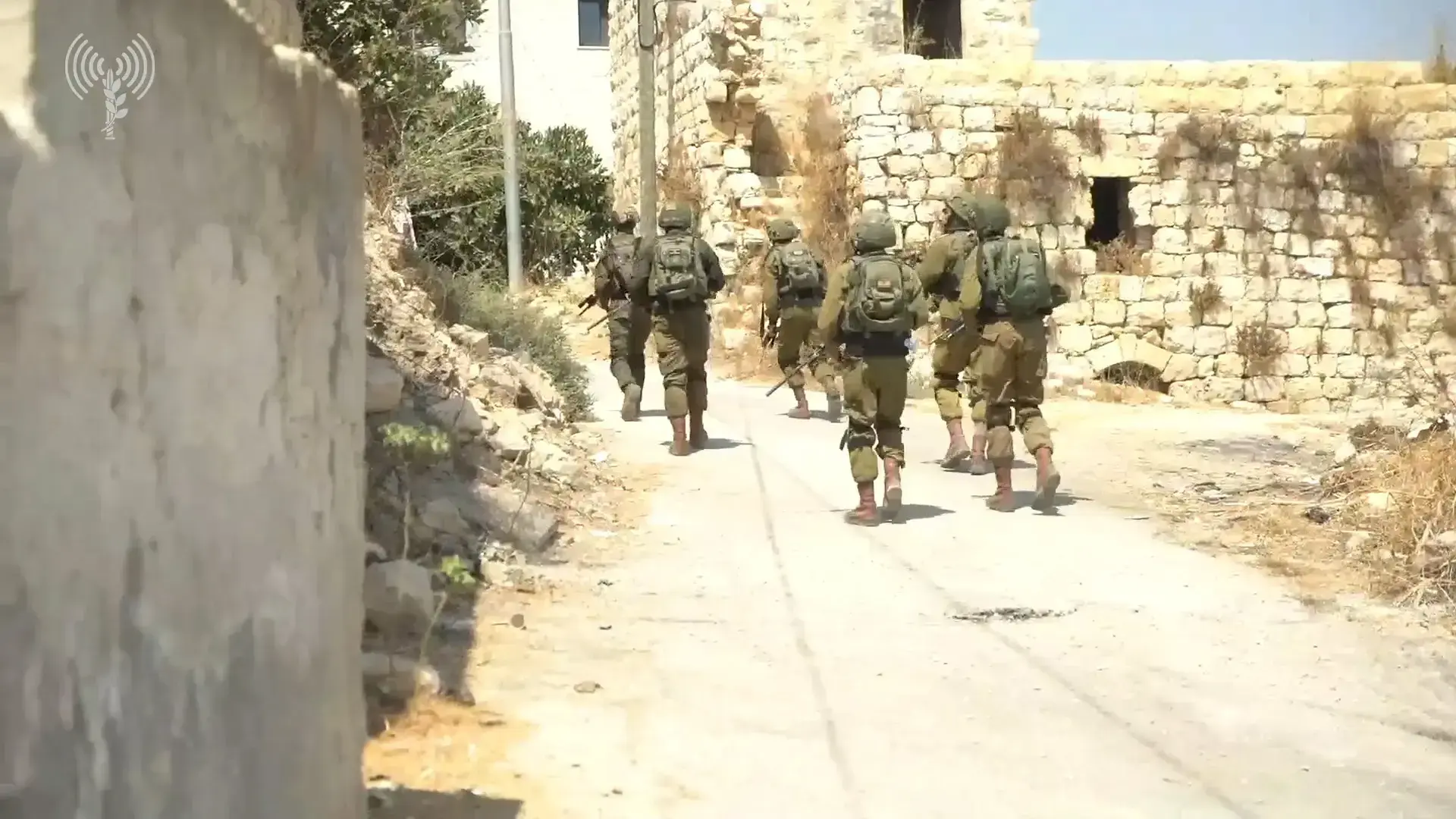 המצוד אחר המחבלים נמשך; שיפור במצב אחד הפצועים | כותרות השבת
