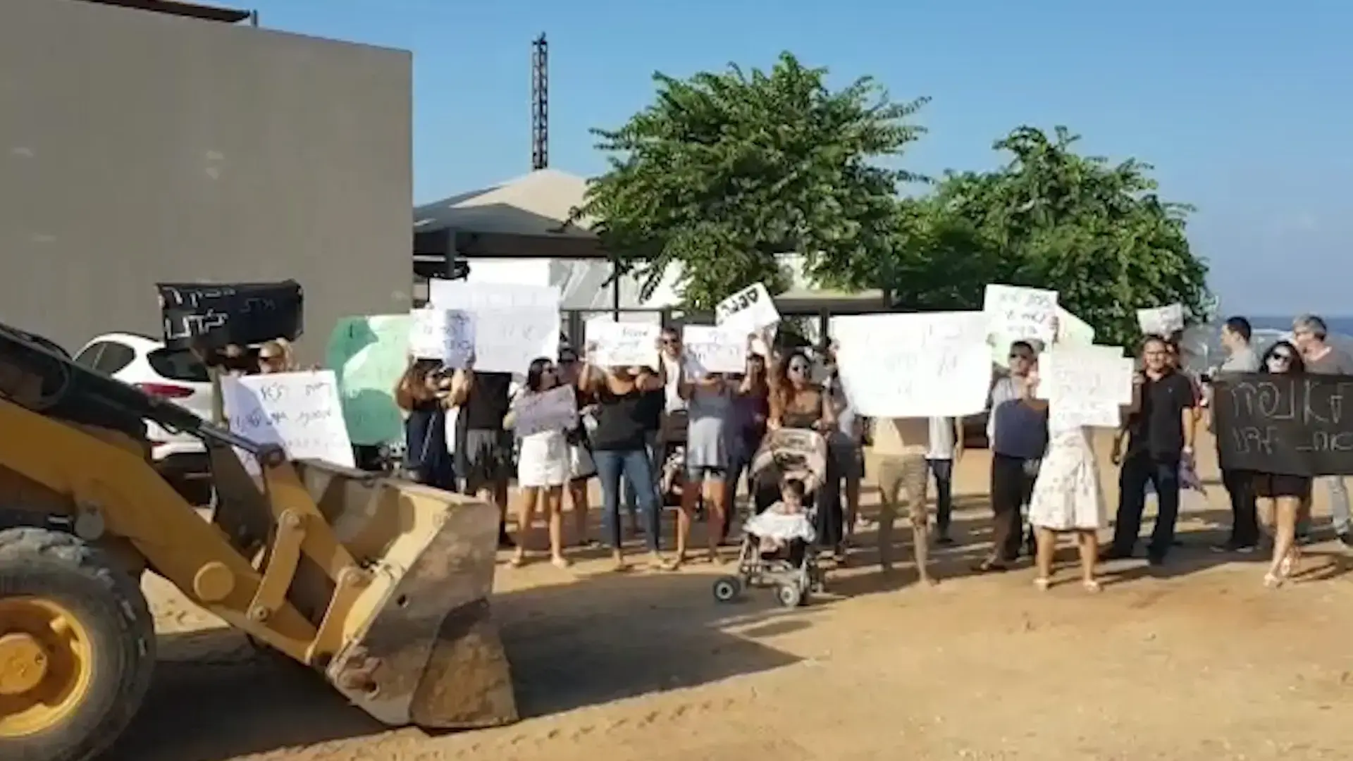 מנופים מעל הגן באישור העירייה: "מפקירים את ילדינו בשביל קבלנים"