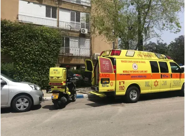 מגובה כמה קומות: ילד בן עשר נפצע קשה בנפילה מבניין ביבנה