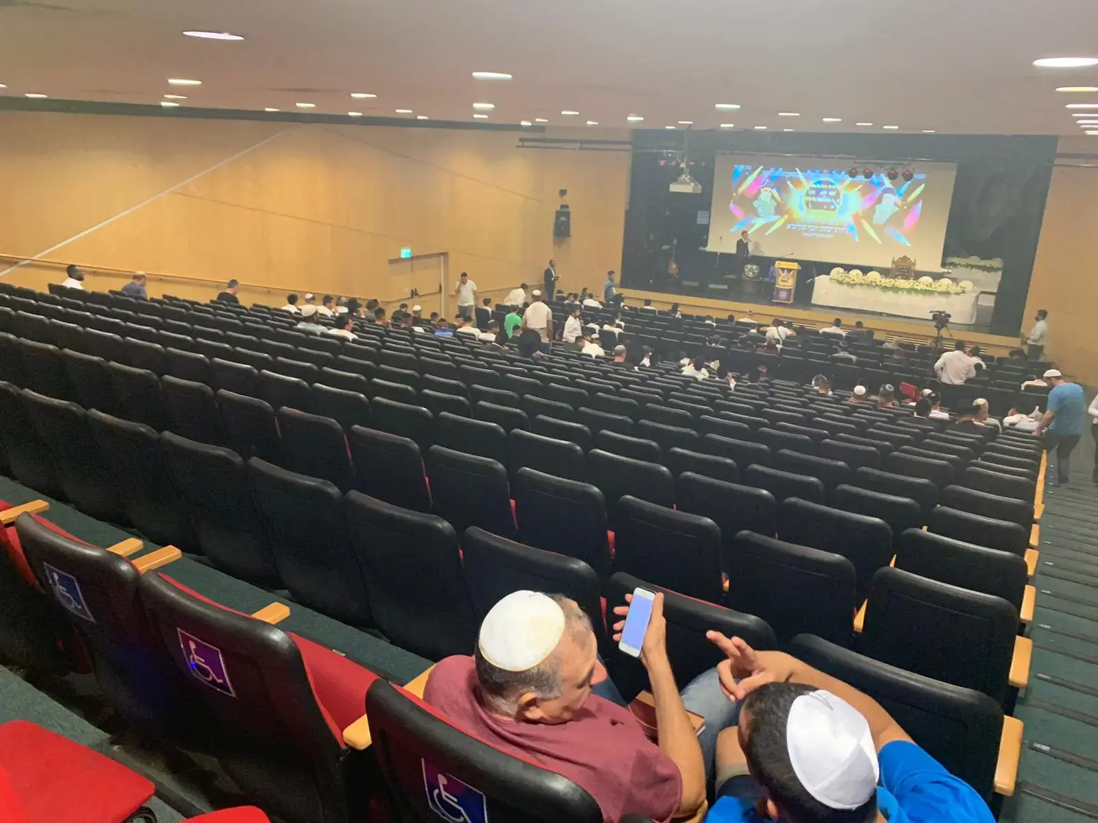 בניגוד להנחיית היועמ"ש: חיפה ערכה שוב אירוע לגברים בלבד