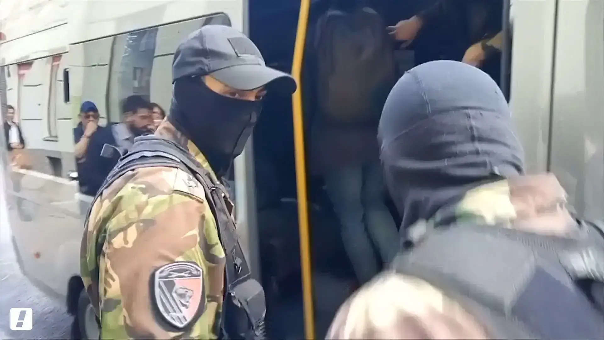 אחרי המפלה במוסקבה: הרשויות פשטו על בתי תומכי האופוזיציה