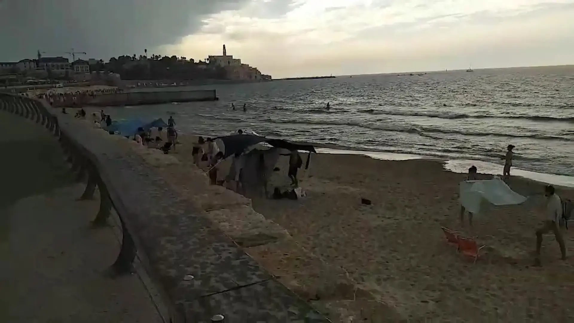 היורה הגיע למרכז: גשם בירושלים ובתל אביב למרות הטמפרטורות הגבוהות