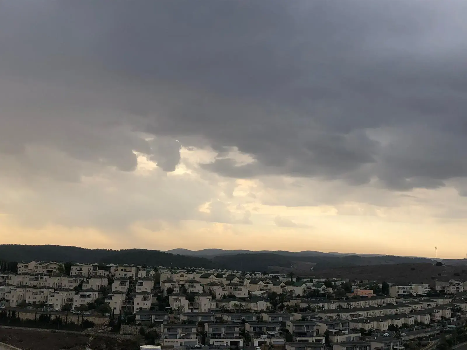 חשש משיבושים באספקת החשמל: התחזית המלאה לסוף השבוע הסוער